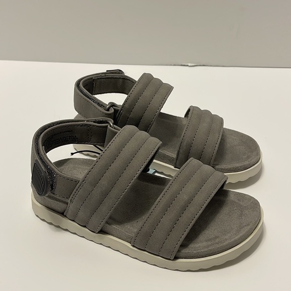 Toddler Boy’s Gray Strap Hook & Loop Closure Footbed Sandals - Picture 7 of 8